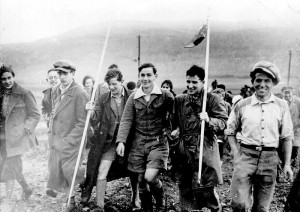 first_youth-aliyah_group_walking_to_ein_harod